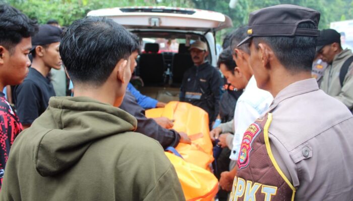 Polres Tanggamus Lakukan Olah TKP Penemuan Mayat Korban Gantung Diri di Pekon Batu Keramat