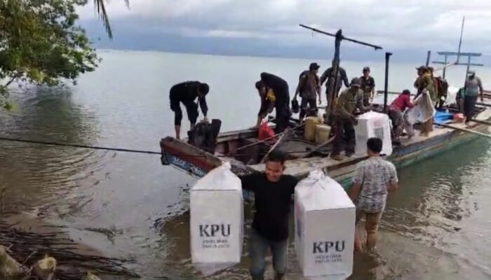 Polsek Pematang Sawa Kawal Pengembalian Kotak Suara Pemilu dari Wilayah Terpencil ke PPK 